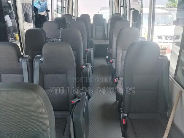 Mitsubishi Fuso Rosa 2019 White - thumbnail 5