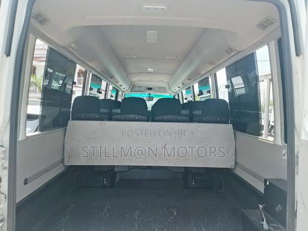 Mitsubishi Fuso Rosa 2019 White - thumbnail 8