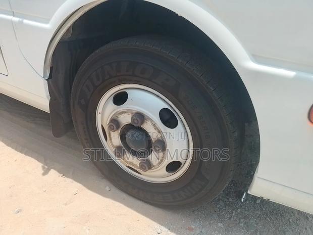 Mitsubishi Fuso Rosa 2019 White - thumbnail 9