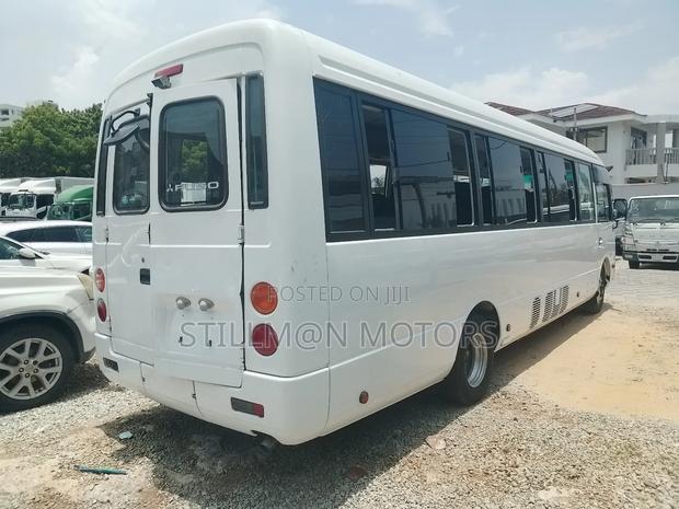 Mitsubishi Fuso Rosa 2019 White - thumbnail 10