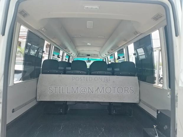Mitsubishi Fuso Rosa 2019 White - thumbnail 11