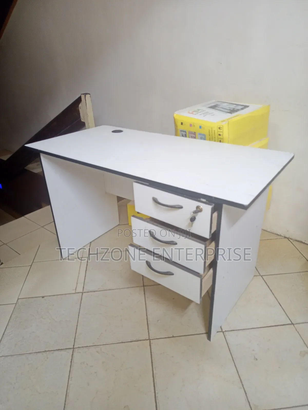 White Quality 1.4m Office Desk 