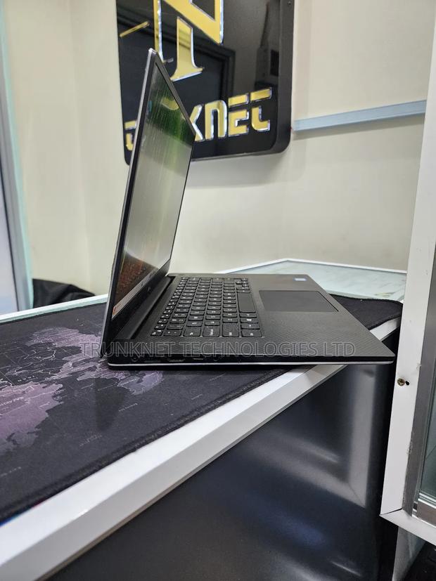 Laptop Dell Precision 5530 16GB Intel Xeon SSD 512GB