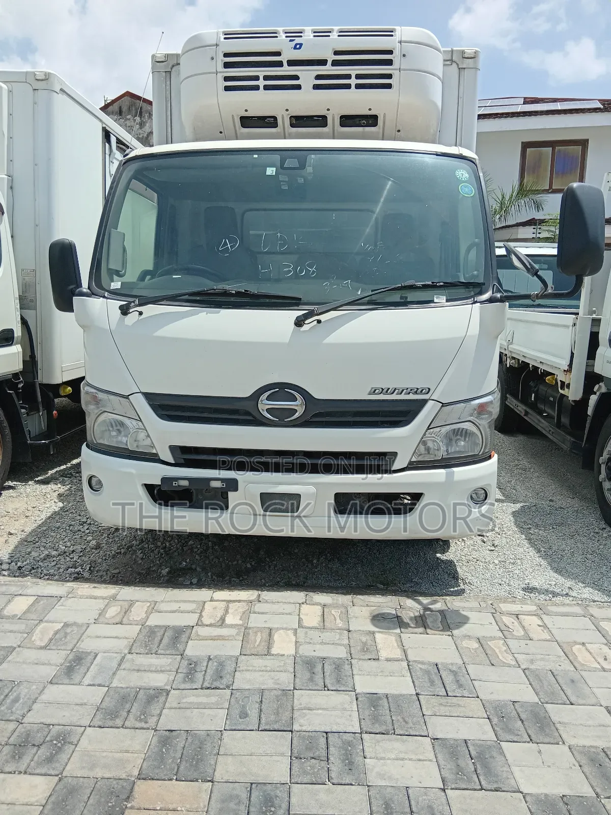 Hino Dutro 2022