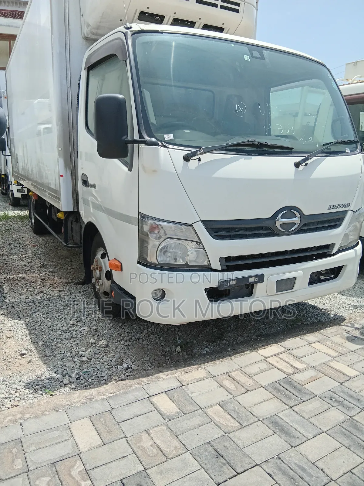 Hino Dutro 2022