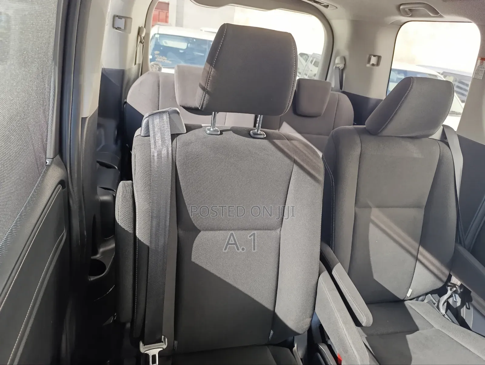 Toyota Esquire 1.8 FWD Hybrid (7 seater) 2018 Purple