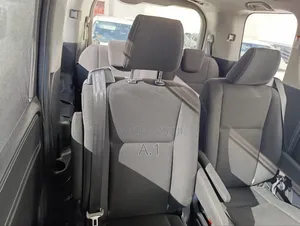 Toyota Esquire 1.8 FWD Hybrid (7 seater) 2018 Purple