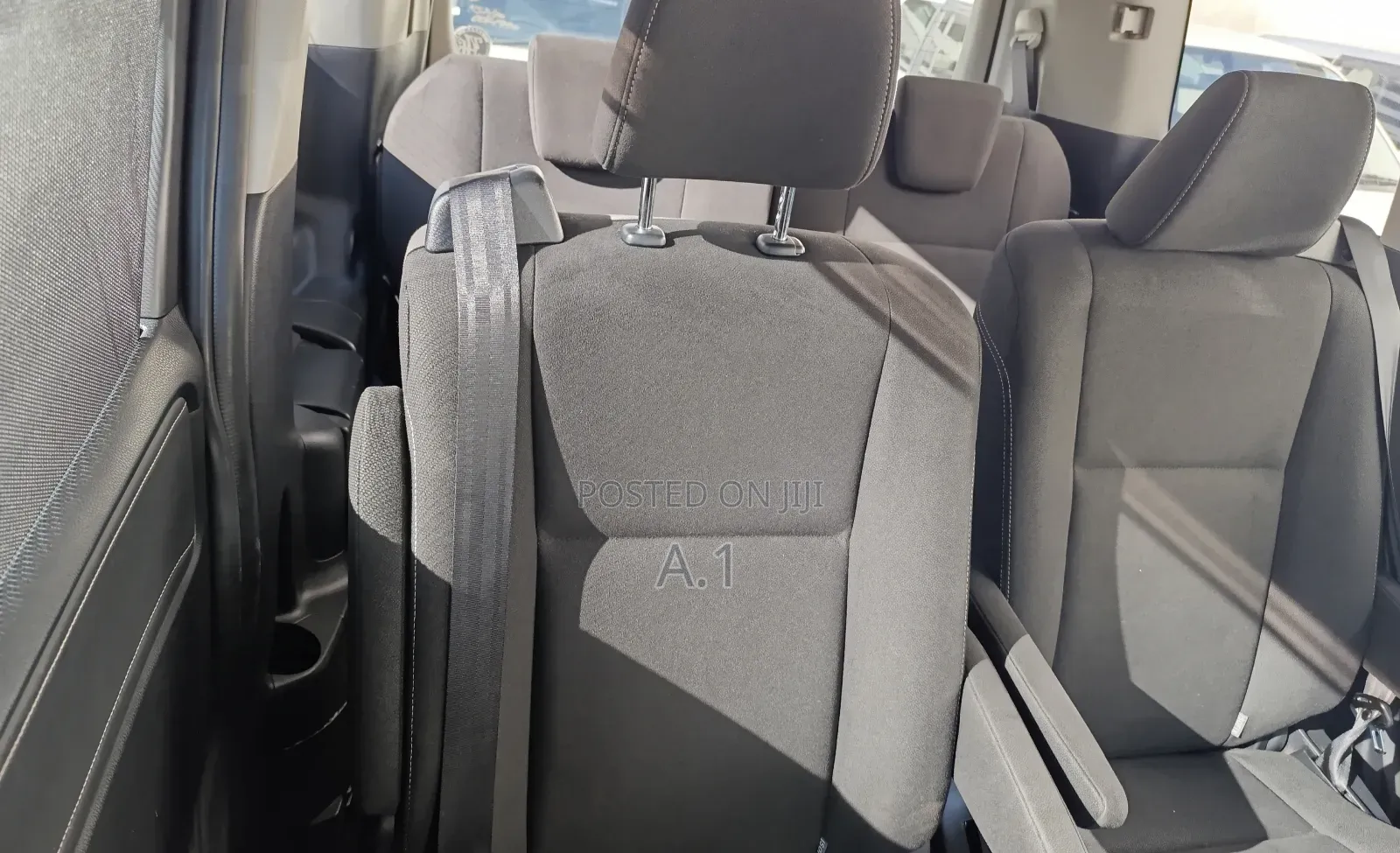 Toyota Esquire 1.8 FWD Hybrid (7 seater) 2018 Purple