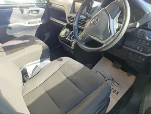 Toyota Esquire 1.8 FWD Hybrid (7 seater) 2018 Purple