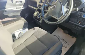 Toyota Esquire 1.8 FWD Hybrid (7 seater) 2018 Purple