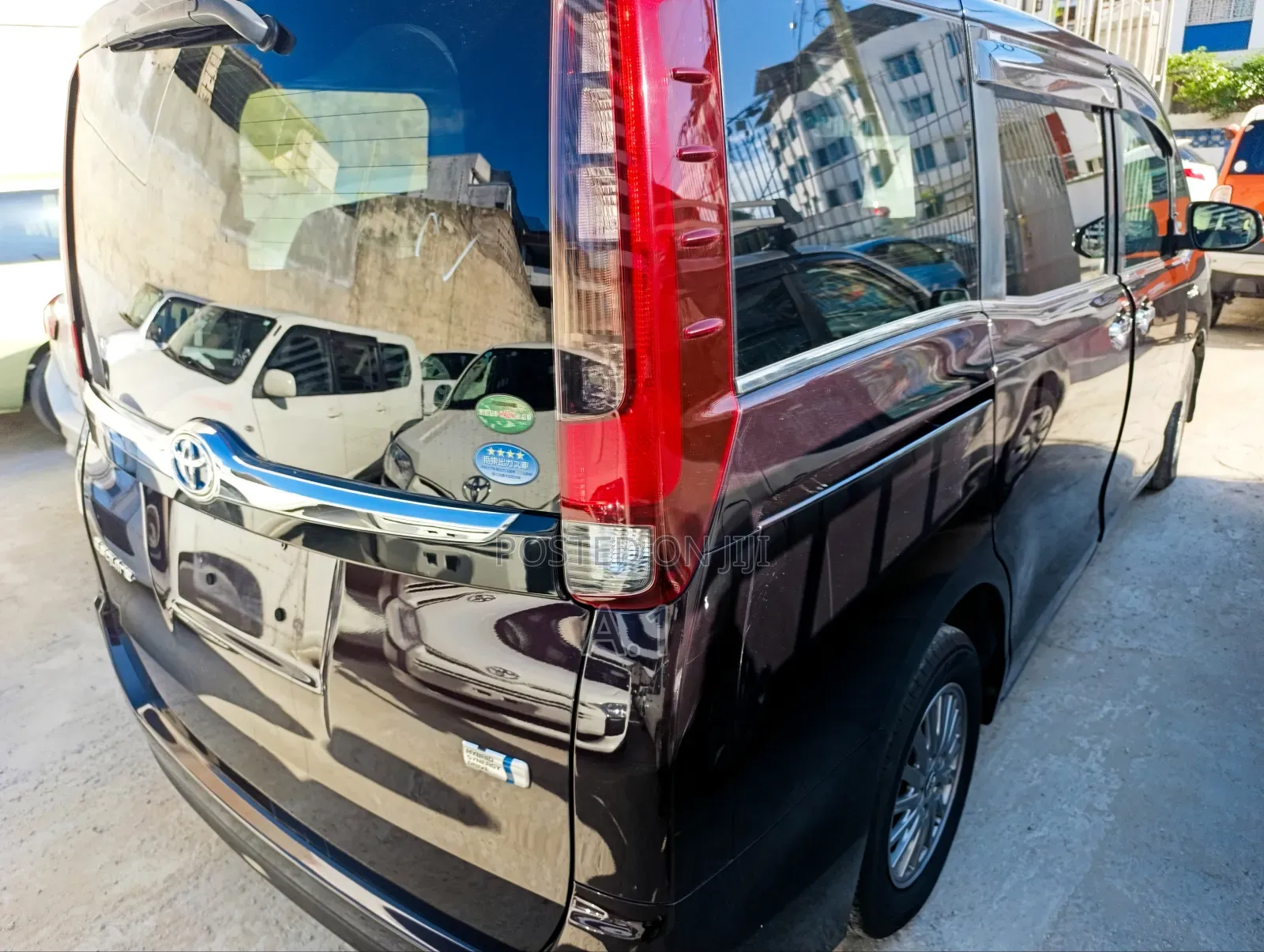 Toyota Esquire 1.8 FWD Hybrid (7 seater) 2018 Purple