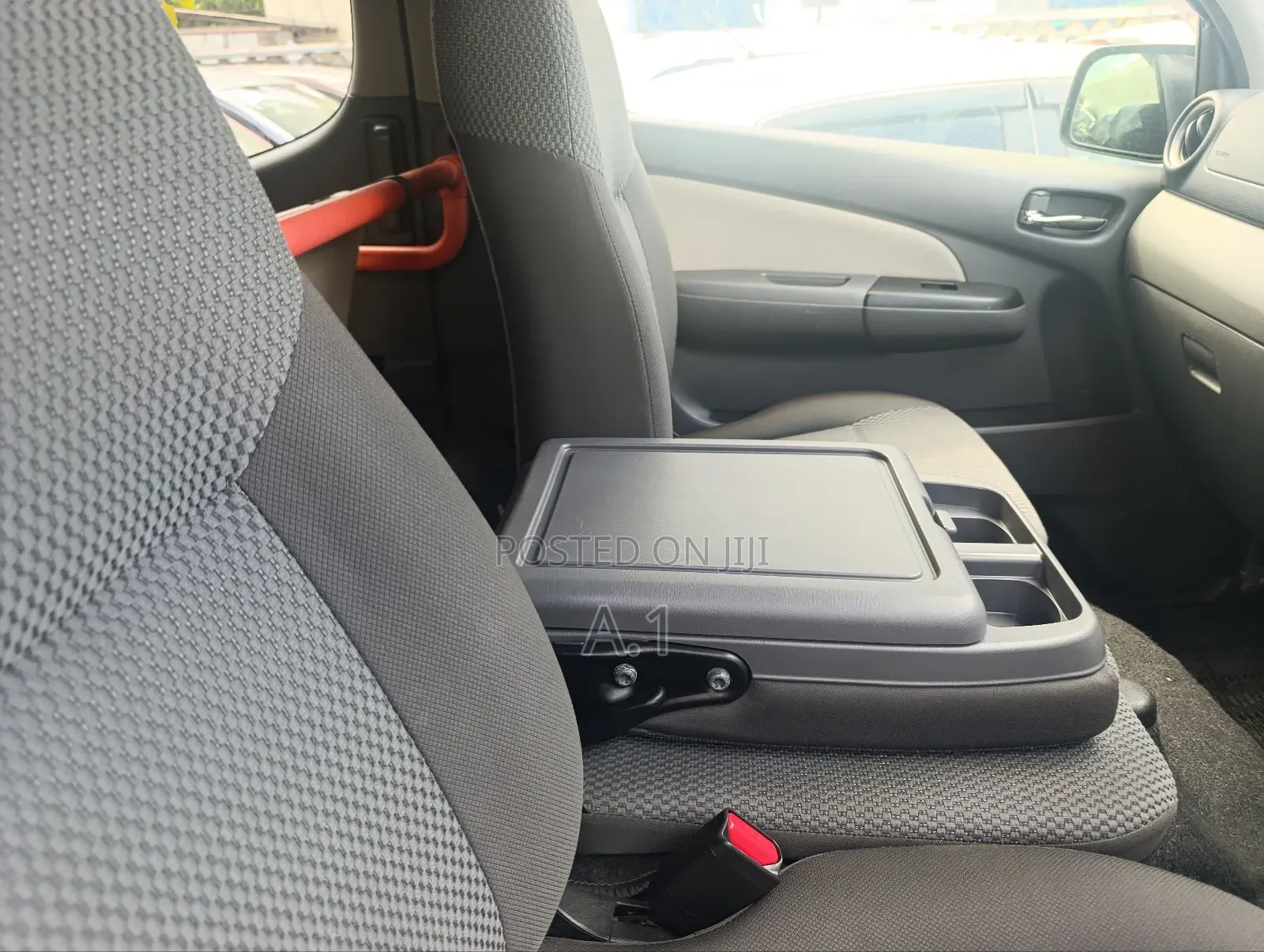 Nissan Caravan (Urvan) 2018 Silver