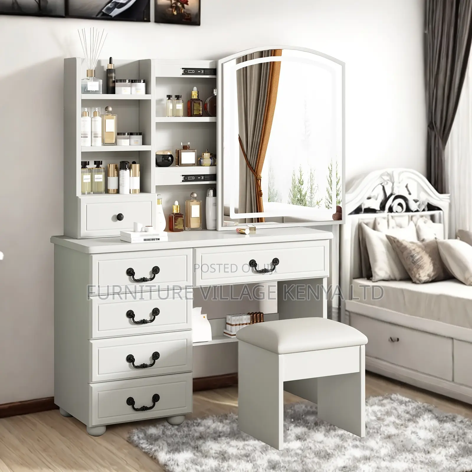 Dresser; Modern Dressing Table/Vanity With Mirror