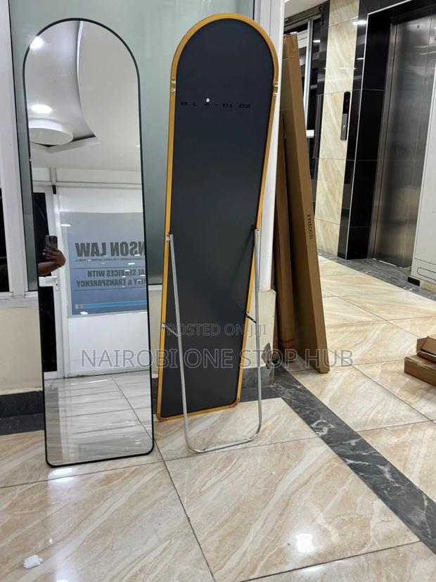 889-1
151cm *41*7cm
Mini Classy Arched Aluminum Full Length Mirror