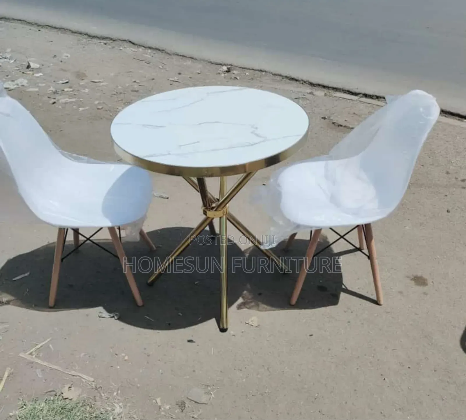 Dh455 2 Seater Round Table and Chair
