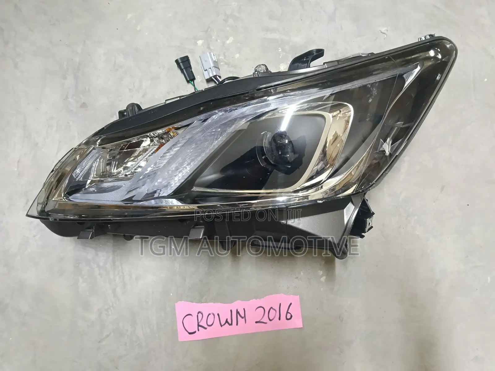 Head Lamp Crown 2016 Left