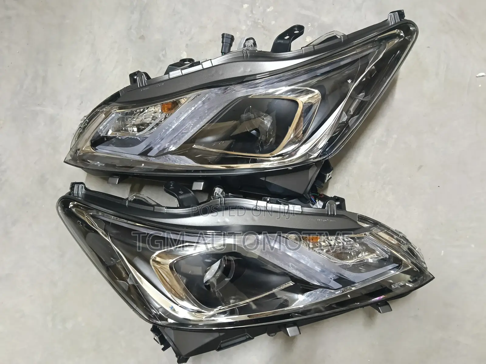Head Lamp Crown 2016 Pair