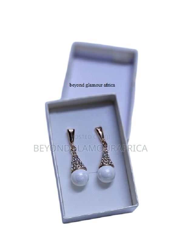 Ladies White Pearl Bracelet And White Pearl Earrings Combo