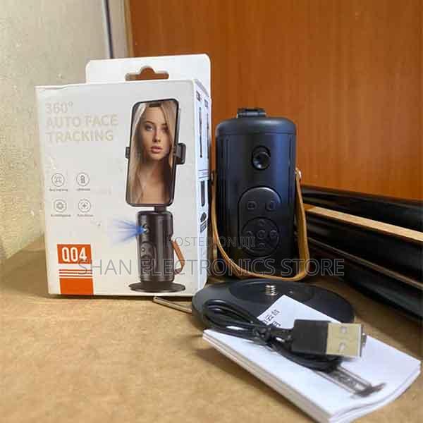 Q04 Smart Live Streaming Built-in Motor Rotates360 Face Tracking