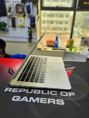 Laptop Apple MacBook Air 2018 8GB Intel Core i5 SSD 256GB