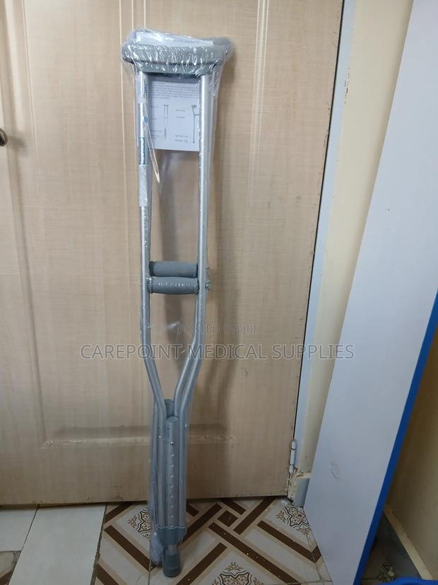 Underarm Crutches - main view
