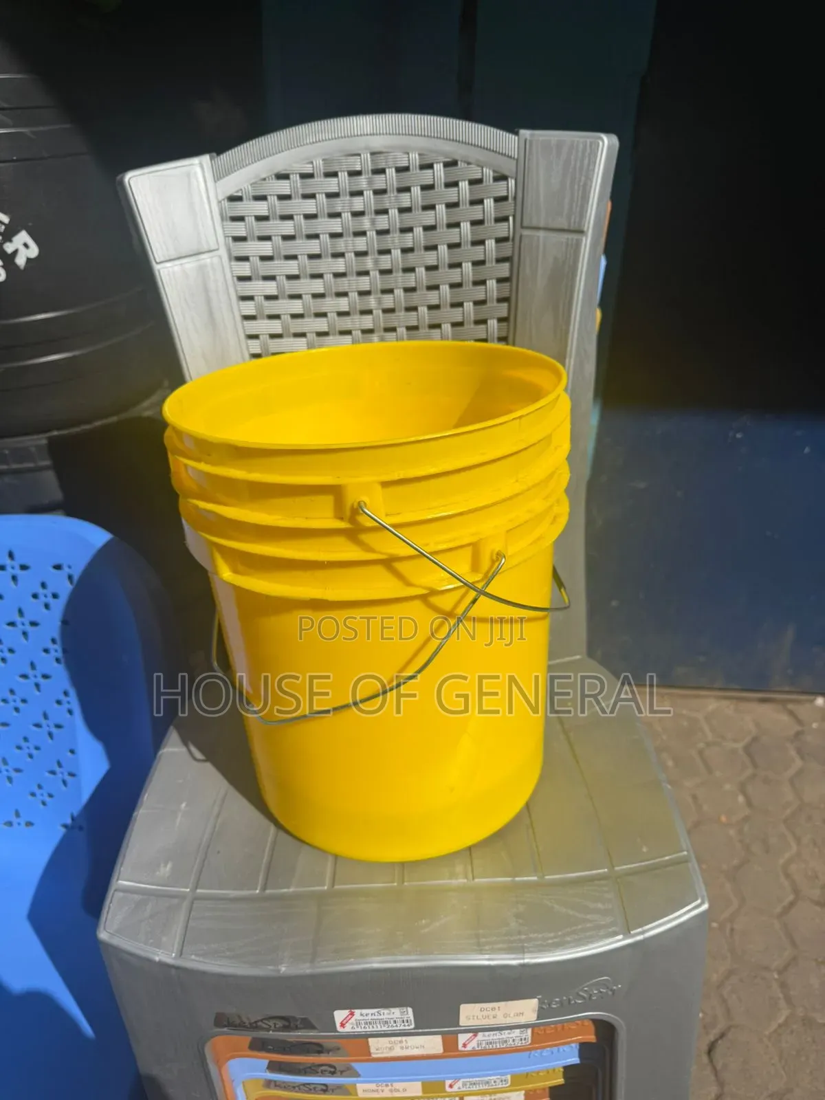 Good Quality 20 LTRS Storage Bucket. Strong and Durable