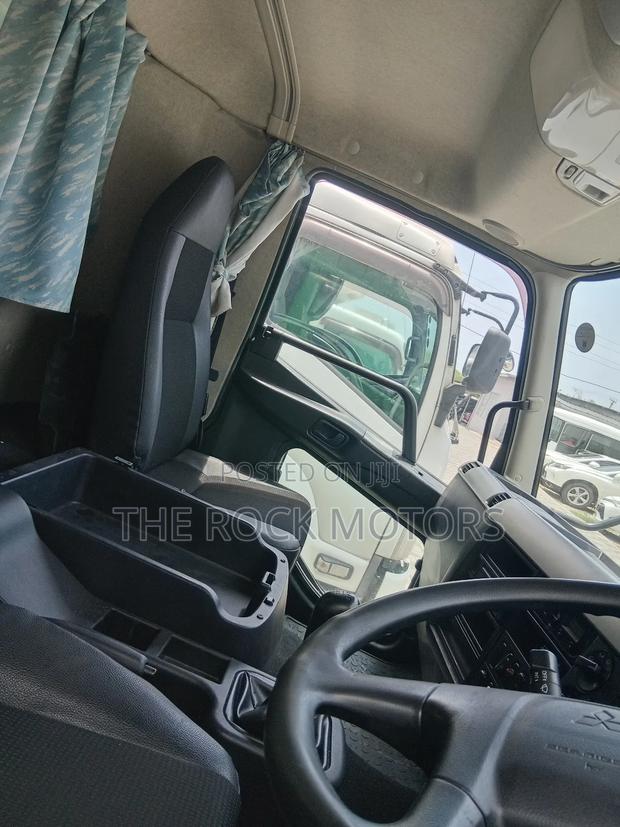 Isuzu Giga Truck - thumbnail 3
