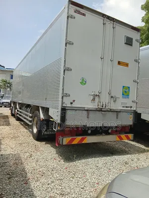 Isuzu Giga Truck