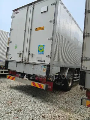 Isuzu Giga Truck