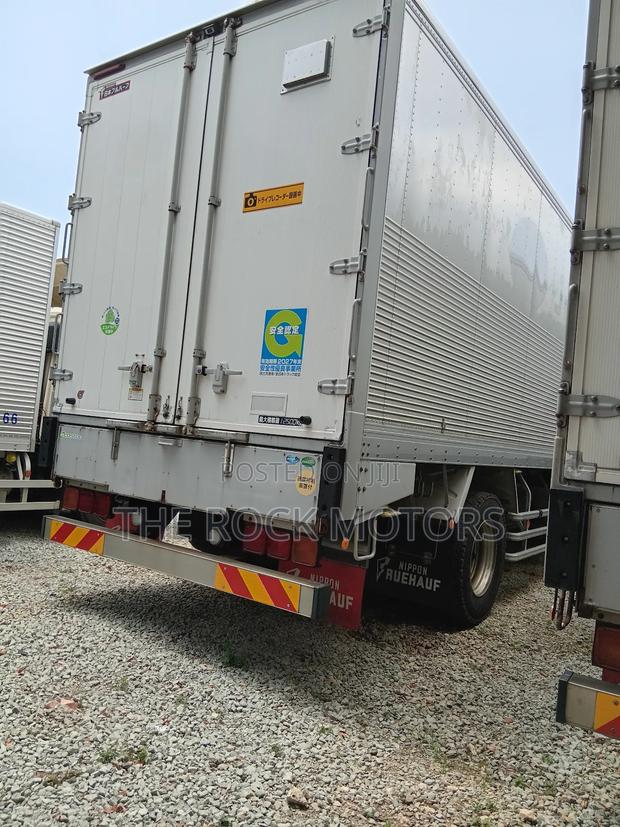 Isuzu Giga Truck - thumbnail 5
