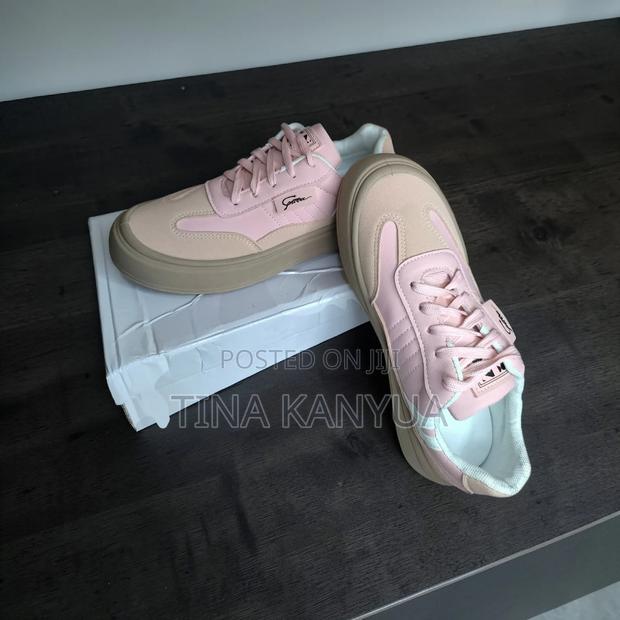 Ladies Sneakers - thumbnail 3