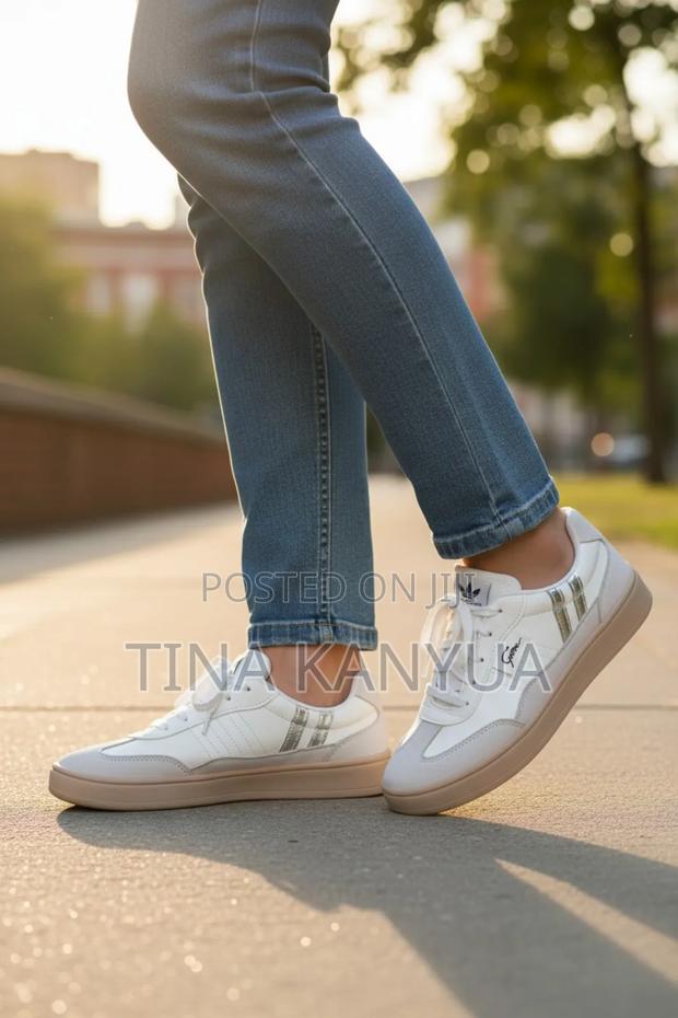 Ladies Sneakers - thumbnail 4