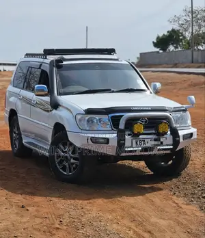 Toyota Land Cruiser 100 4.2 TD Executive 2004 White
