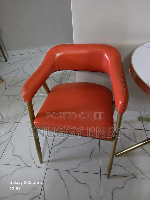 Modern Accent Chair - Bold Style Comfort - thumbnail 2