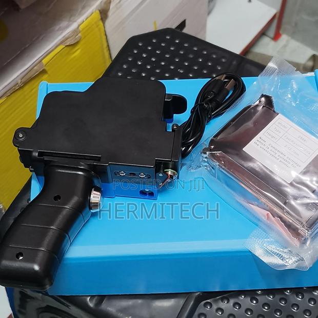 Handheldprinter for Multiple Surfaces With Different Colour Cartridges - main view
