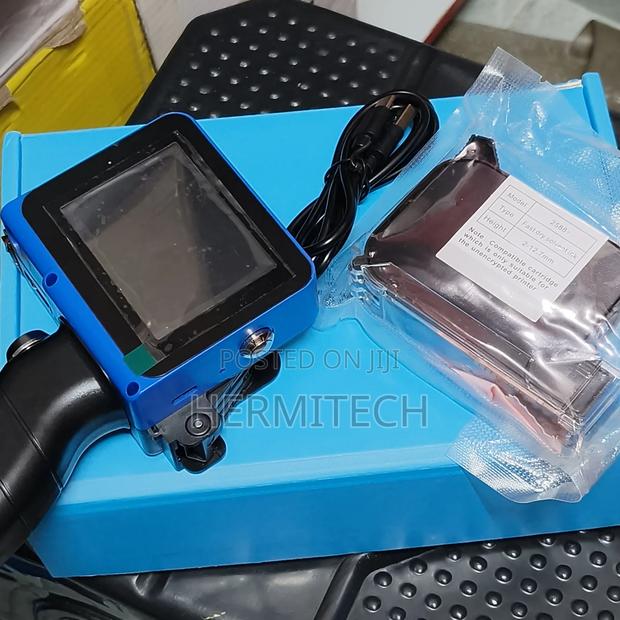 Handheldprinter for Multiple Surfaces With Different Colour Cartridges - thumbnail 2