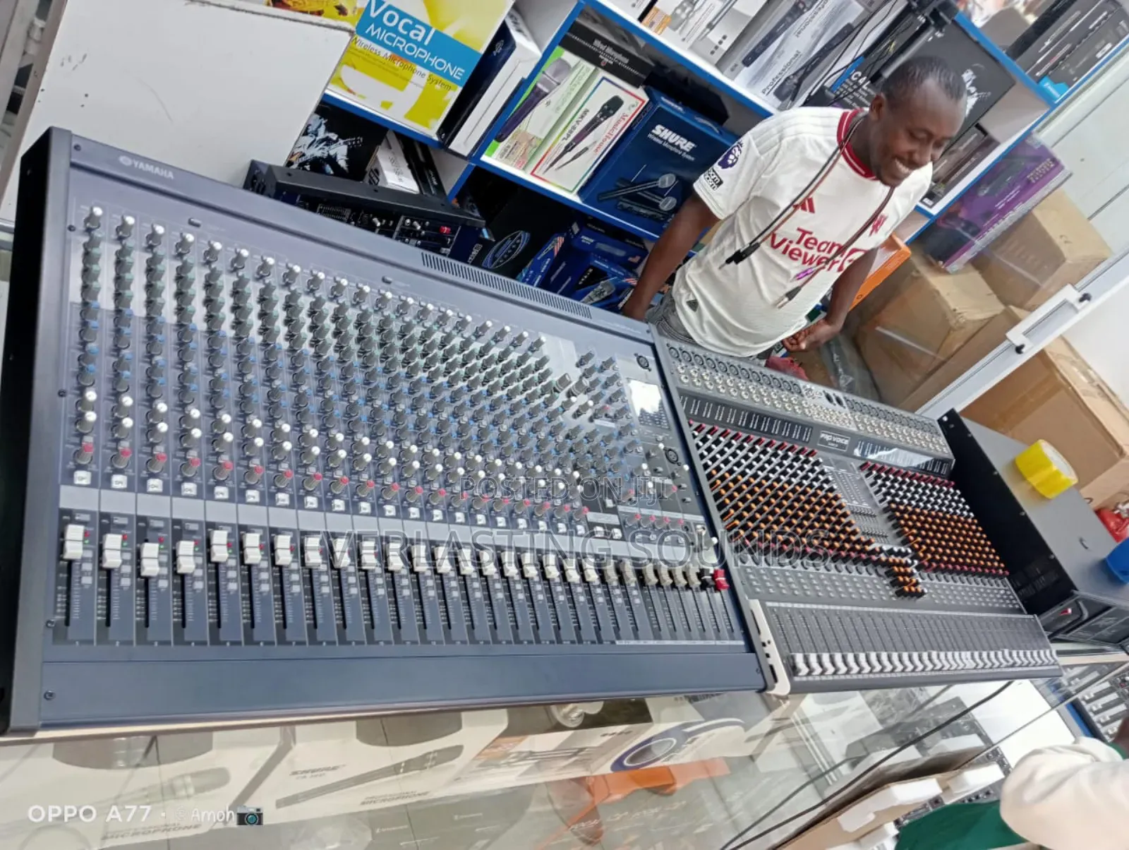 Yamaha Mg24/14fx, a 24-Channel Analog Mixing Console