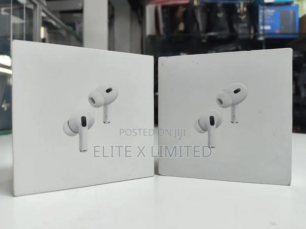 Apple Airpods Pro (2nd Generation) With Magsafe Charging Case