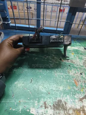 Suzuki Swift Petrol Automatic Controller Unit Zc72s