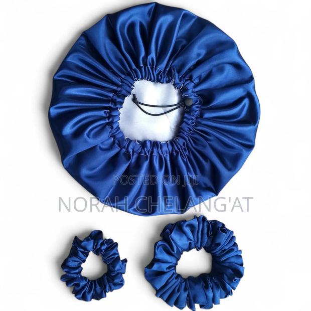 Reversible Adjustable Satin Bonnet With Two Scrunchies - main view