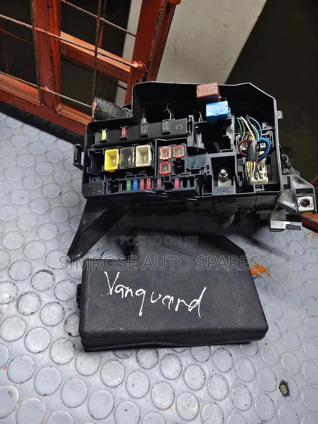 Vanguard/Rav 4 Fusebox - main view