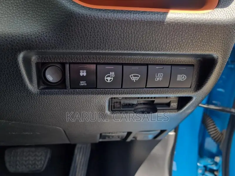 Toyota RAV4 2020 Blue