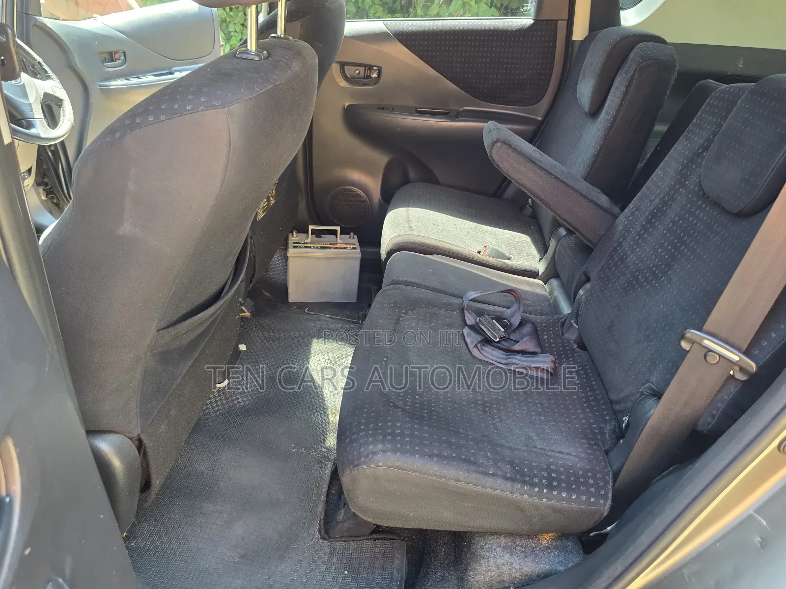 Toyota Ractis 2010 Silver