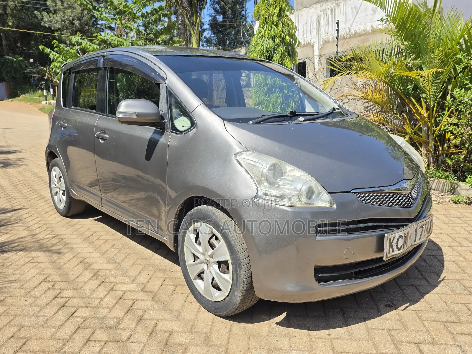 Toyota Ractis 2010 Silver