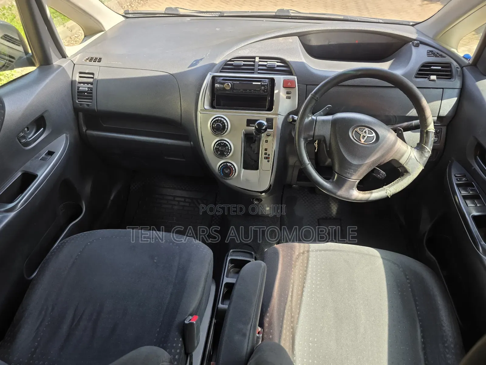 Toyota Ractis 2010 Silver
