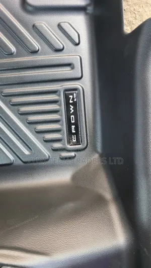 Toyota Crown 5d Floor Mats