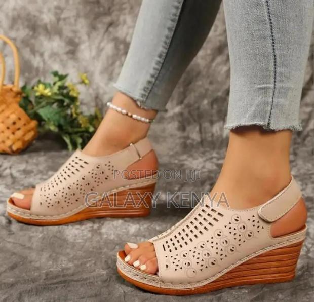 Open Toe Wedge- Size 37-42 - thumbnail 3