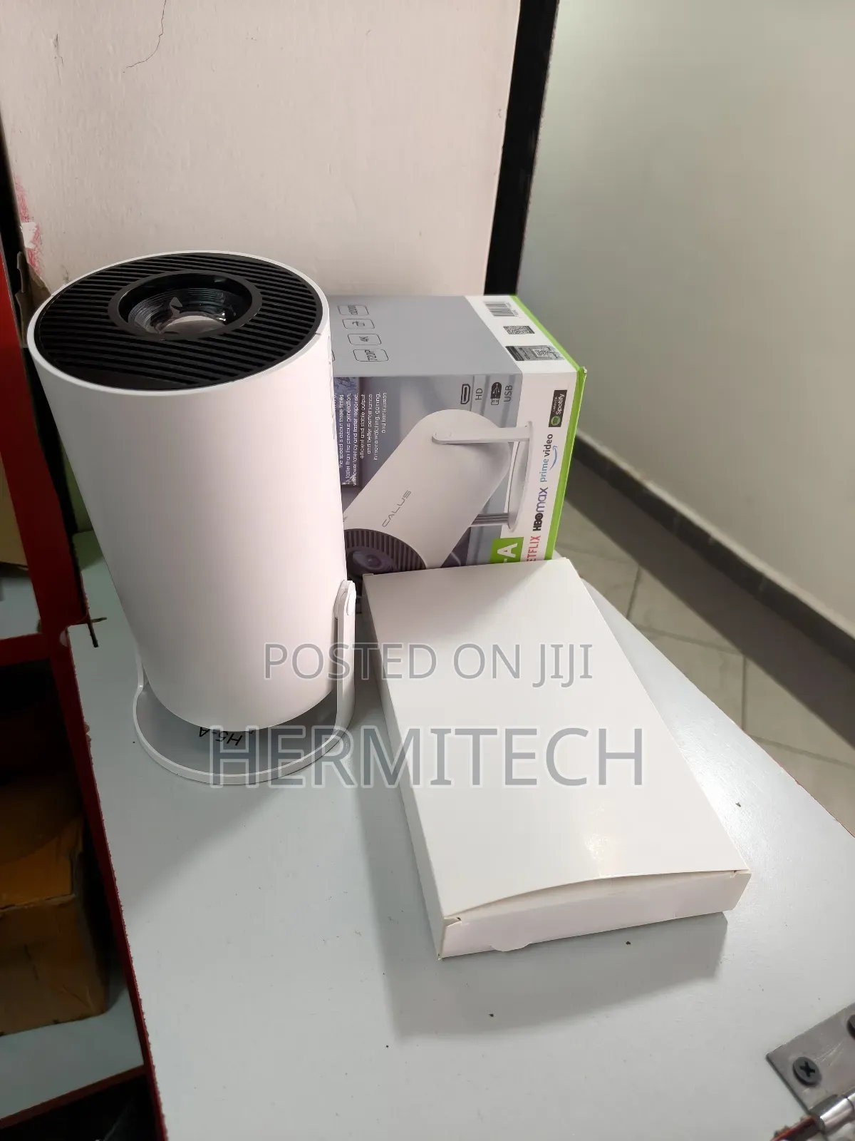 Mini Projector for Multiple Functions With a 16 Gb Storage