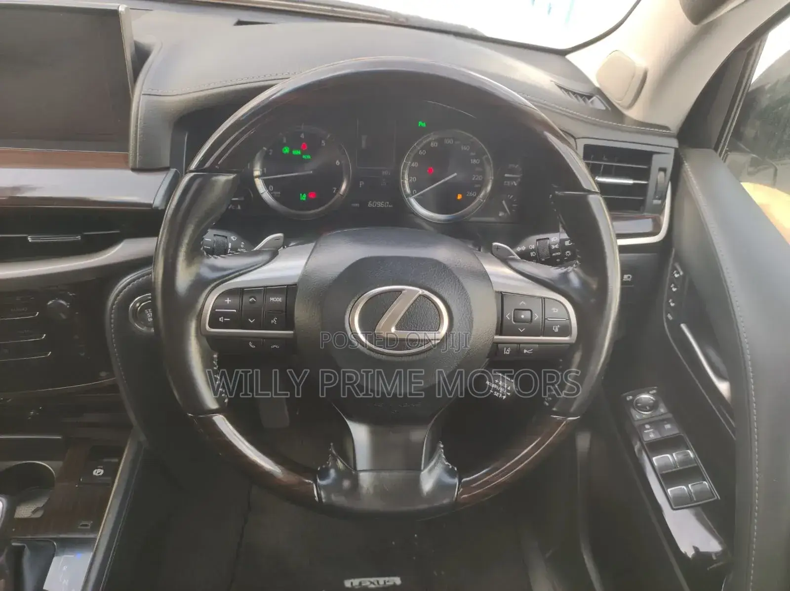 Lexus LX 570 AWD 2019 White