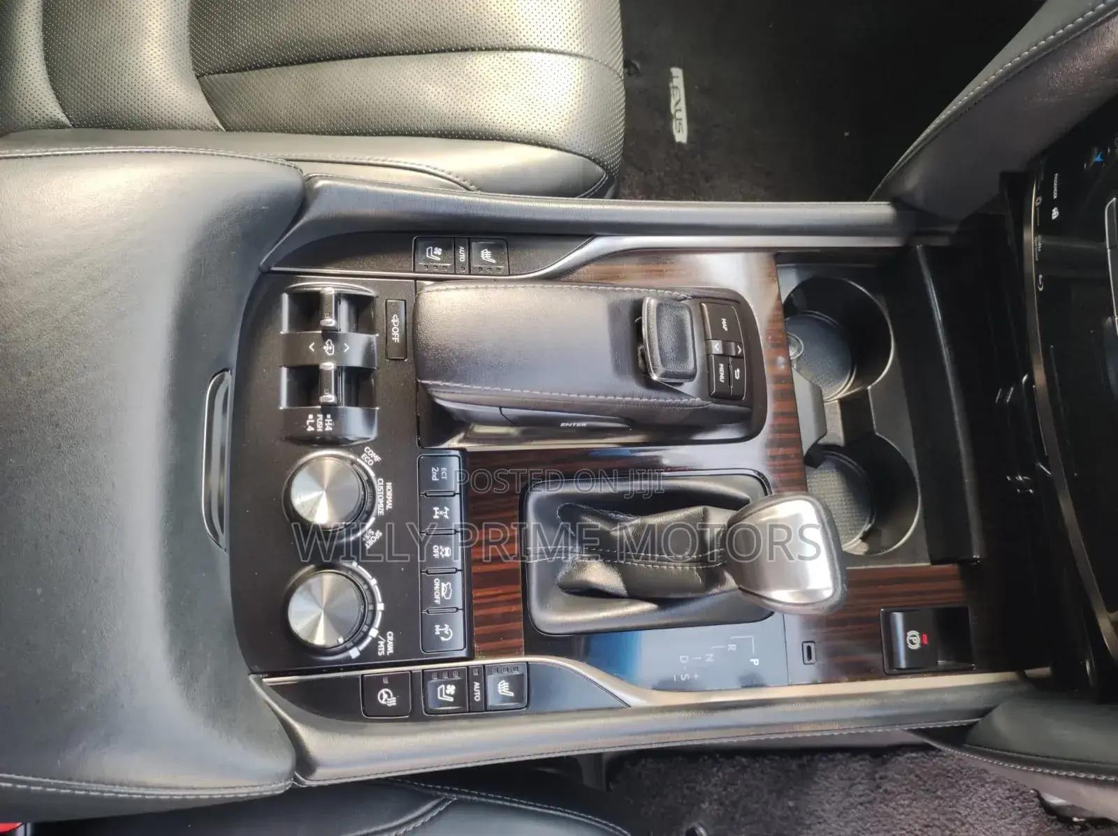 Lexus LX 570 AWD 2019 White